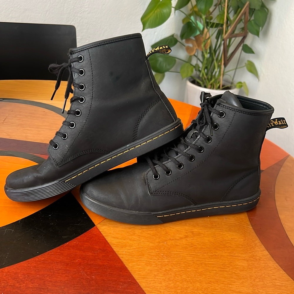 DR MARTENS Sheridan Women’s Matte Casual boots Air Ware Bouncing Soles size 9